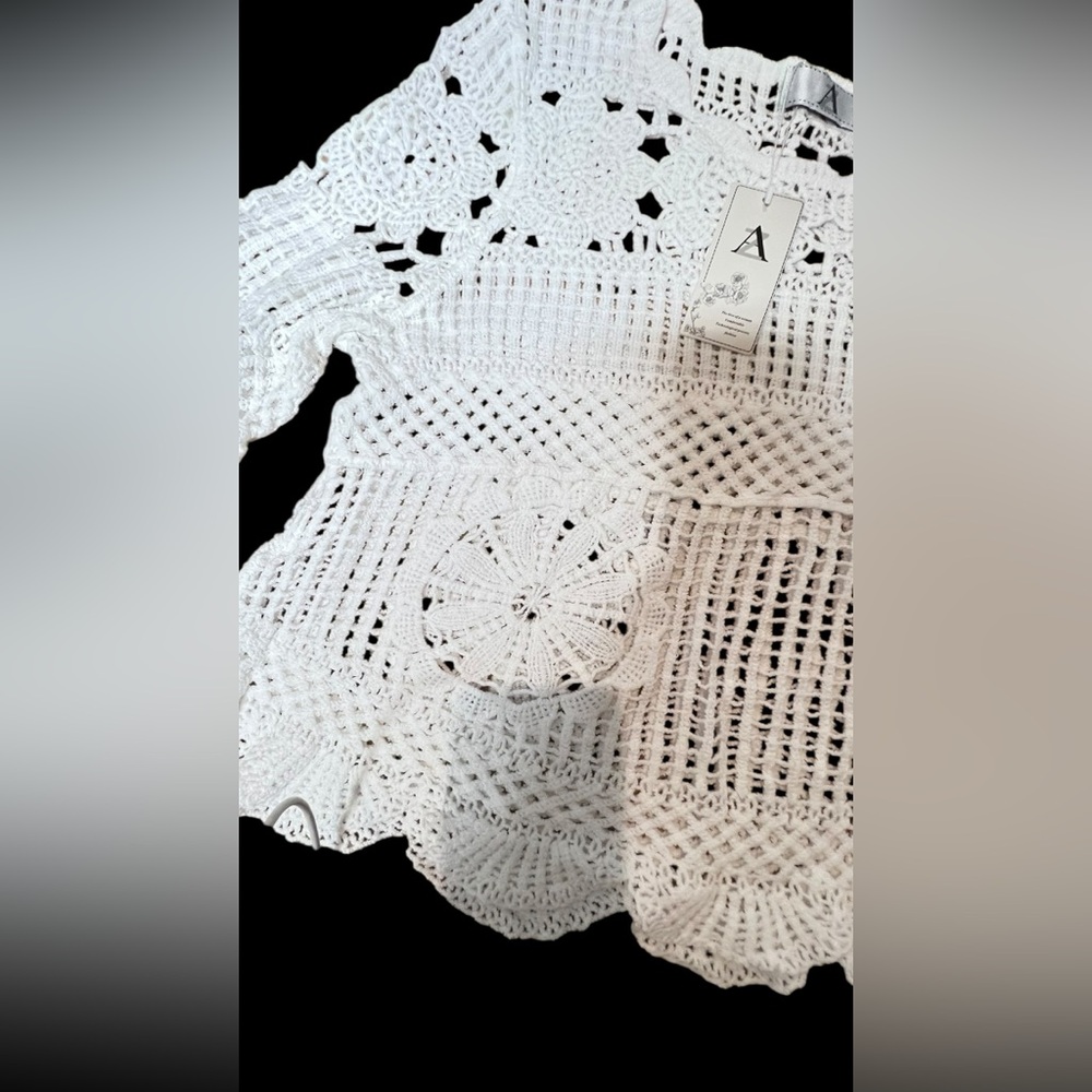 AZ Cream Crochet Top - Picture 2 of 3